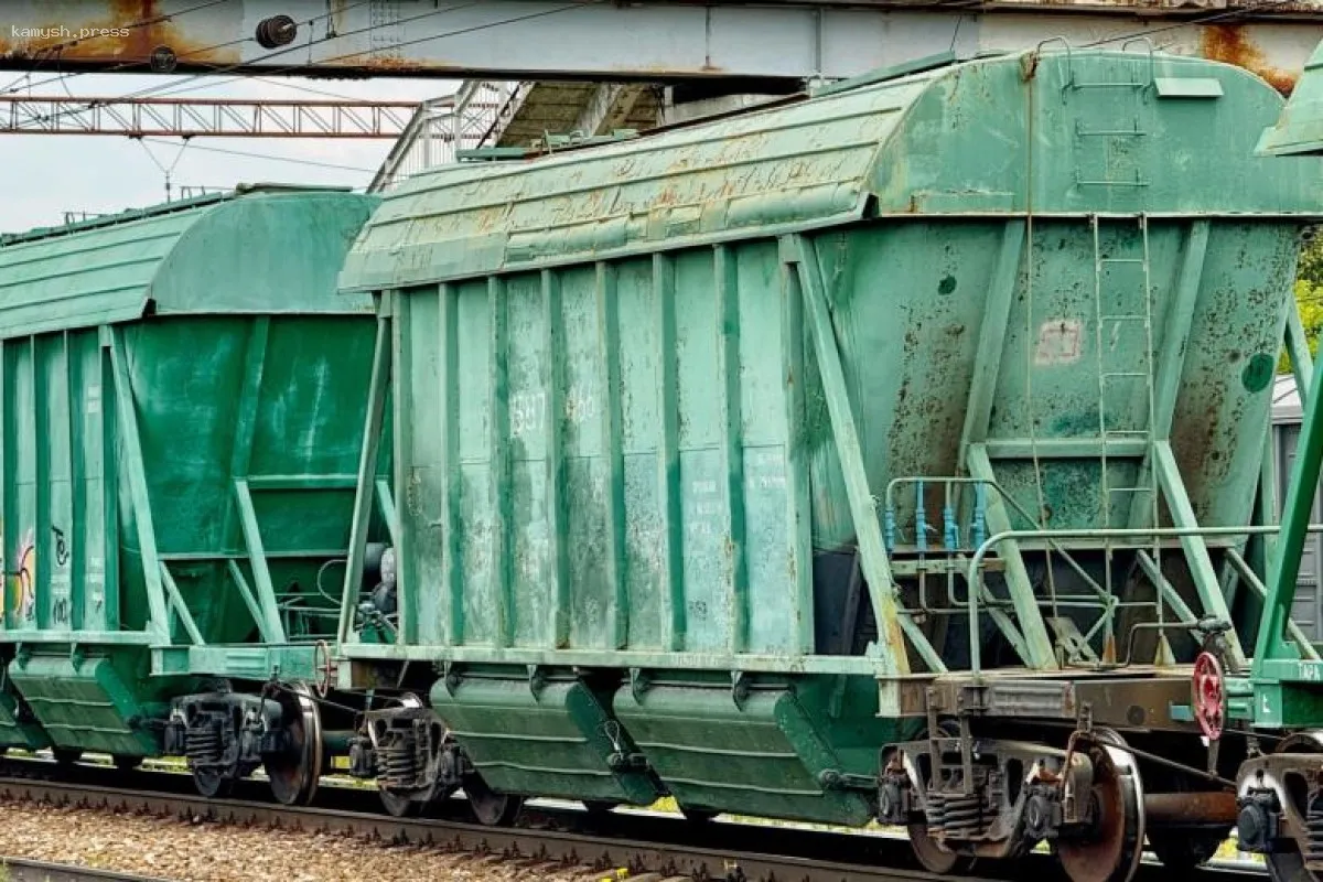 В Белгородской области тепловоз сошел с рельсов из-за подрыва пути