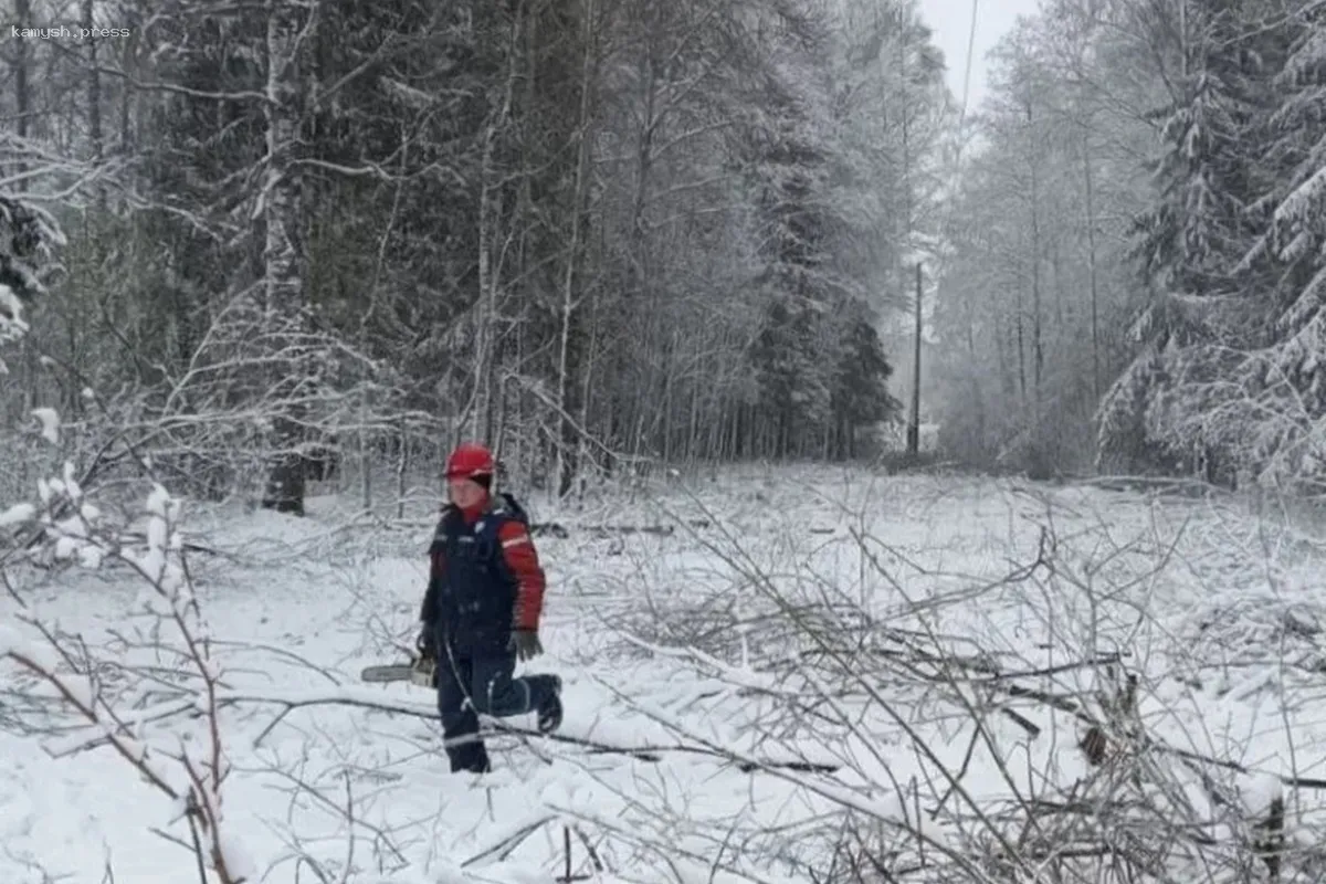 Снегопад в Свердловской области оставил без света 45 тысяч человек