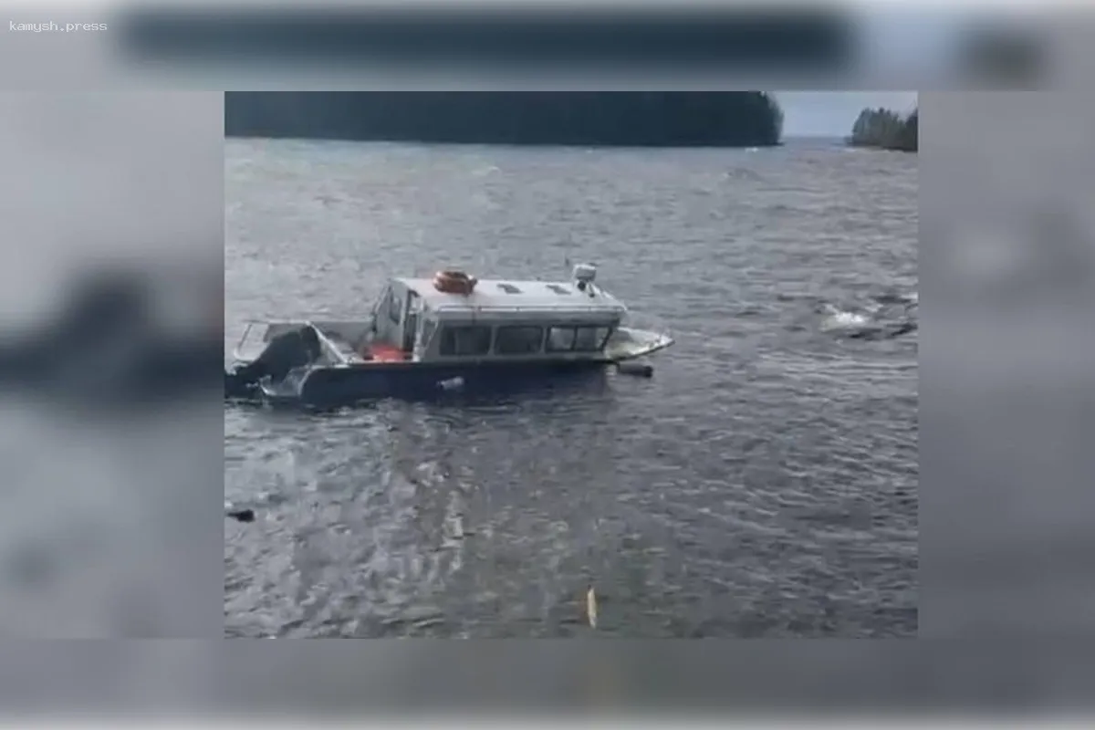 В Карелии произошло крушение туристического судна