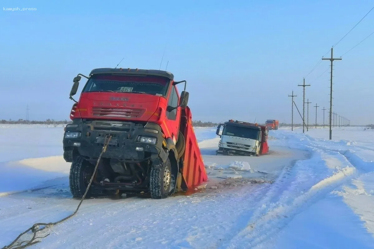 В Амурской области «КамАЗ» провалился под лед водохранилища