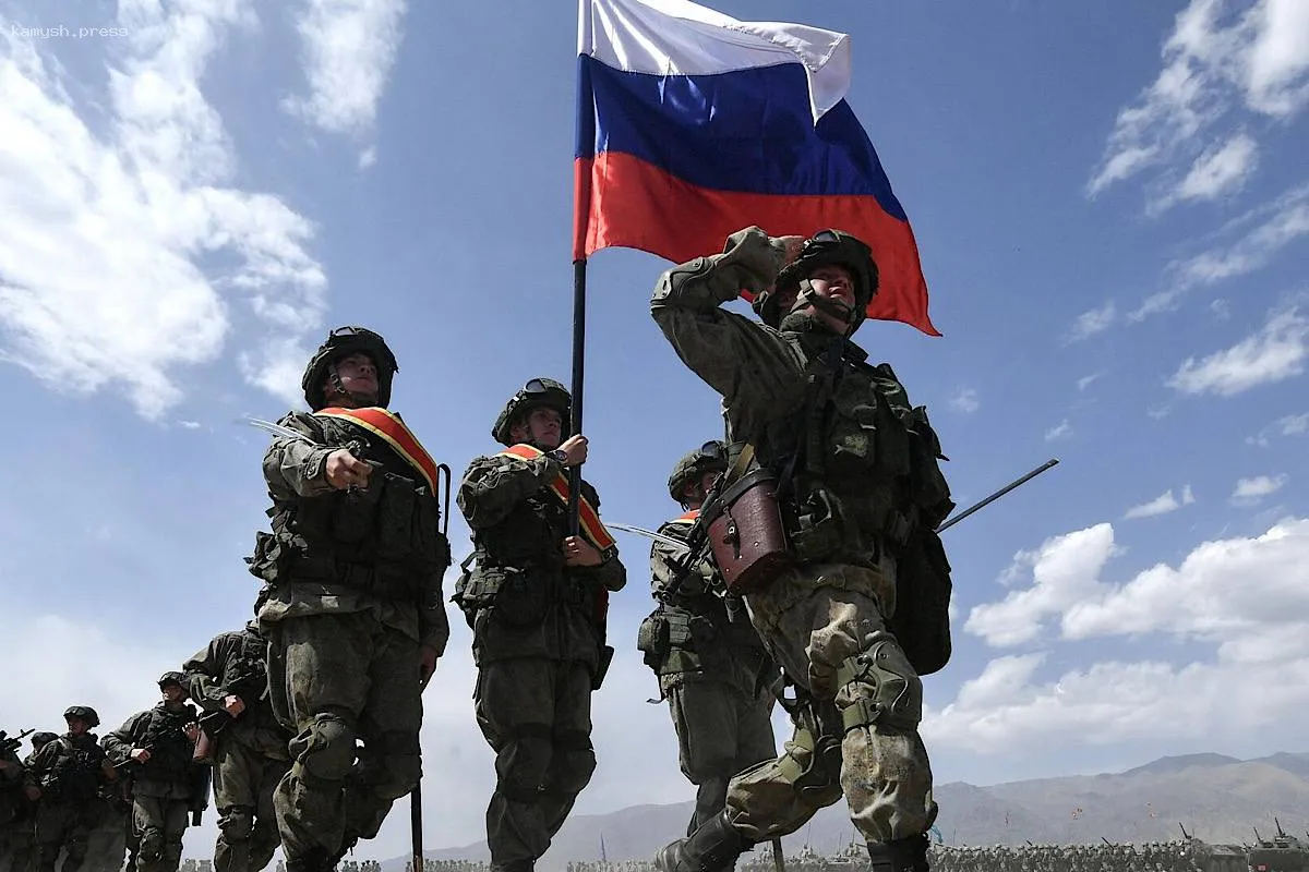 Зимний камуфляж и новые элементы для ФСО: Путин утвердил реформу военной униформы