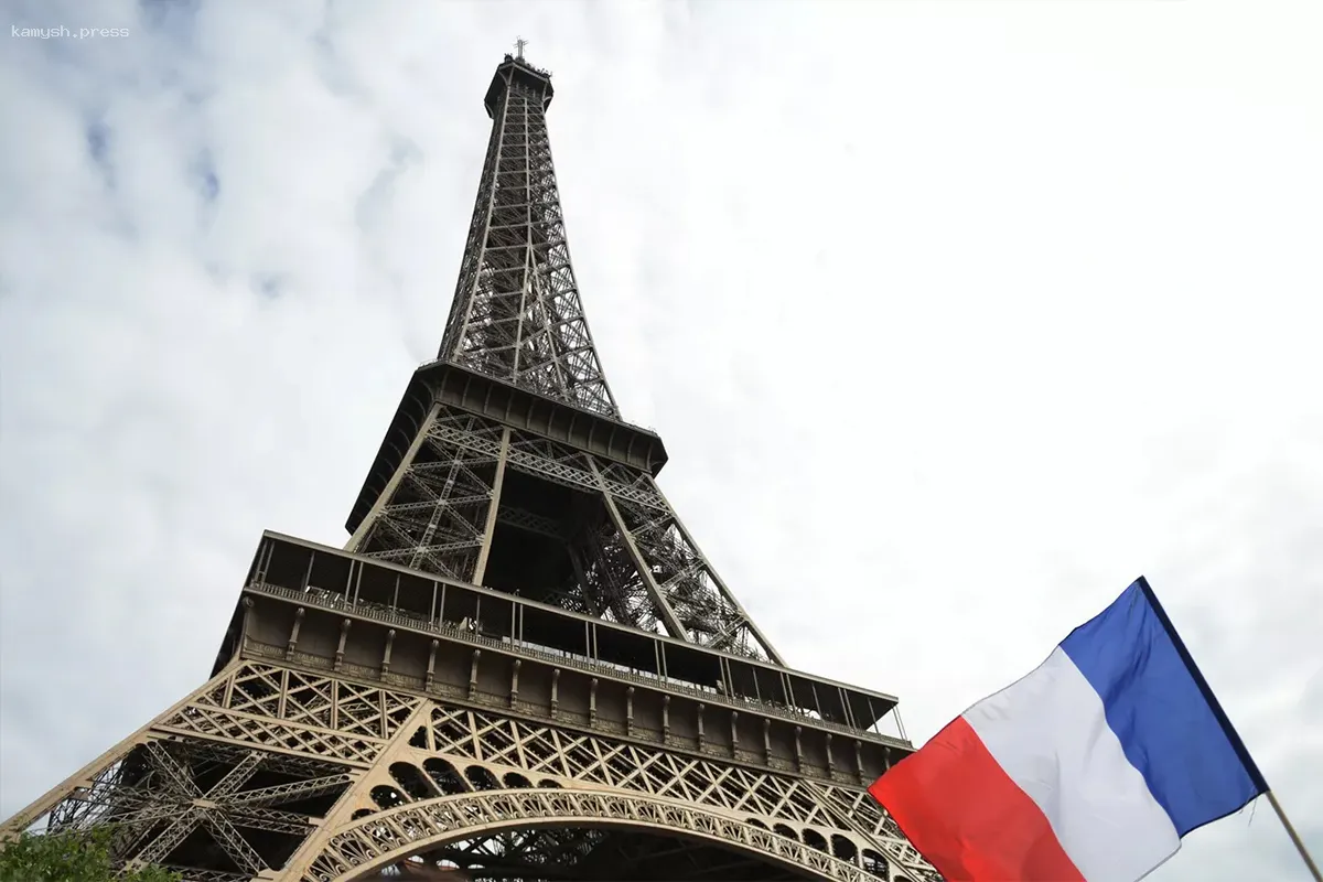 Французские власти получили рекомендации избегать контактов с «шпионами» из России