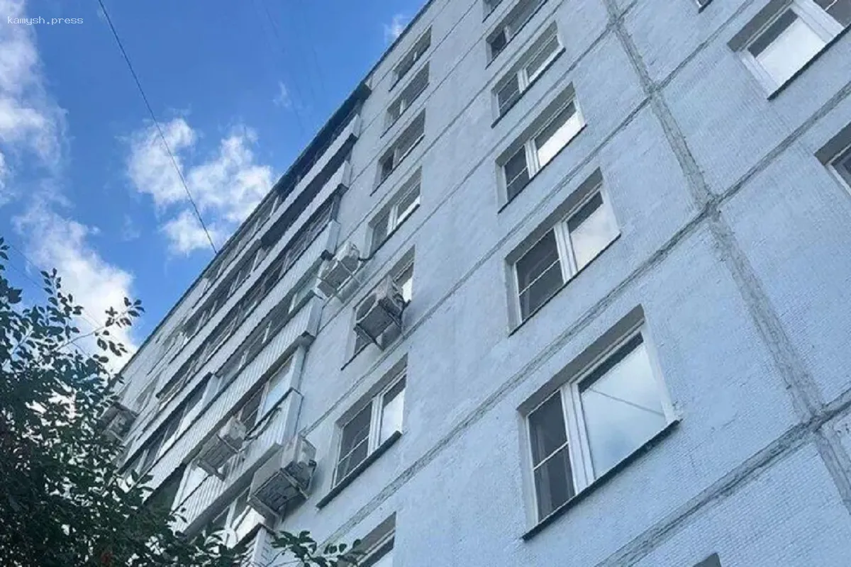 В Ульяновске пенсионерка трагически погибла, упав из окна на восьмом этаже