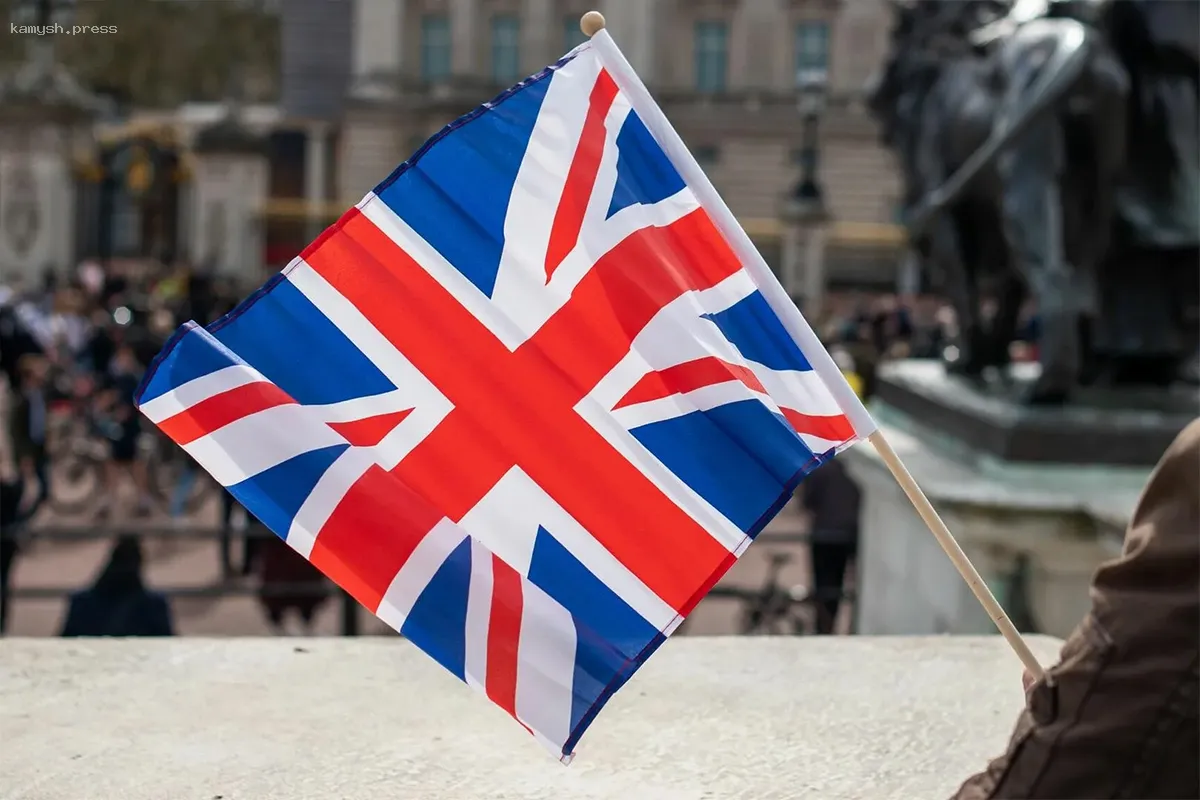 Работник британского Минтруда пойман на трансляции в обнаженном виде