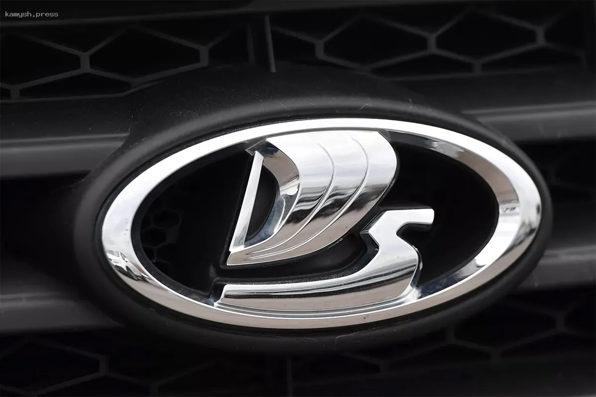 В Новосибирске создали огромную LADA из двух кузовов