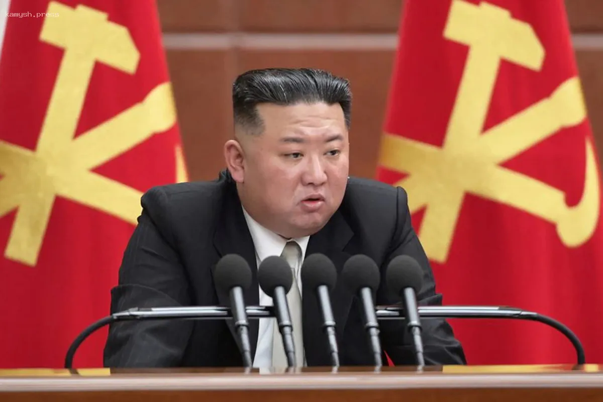 Ким Чен Ын принял участие в церемонии спуска на воду первого эсминца нового типа ВМС