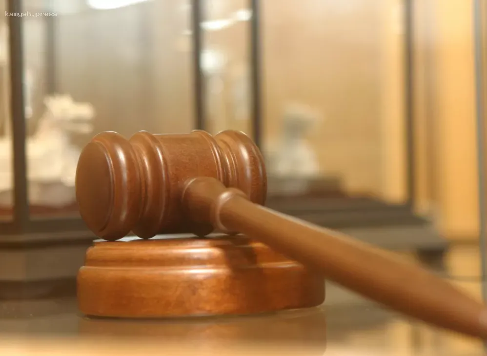 Пострадавшая от нападения требует возмещения ущерба от экс-директора частной школы и её сообщников