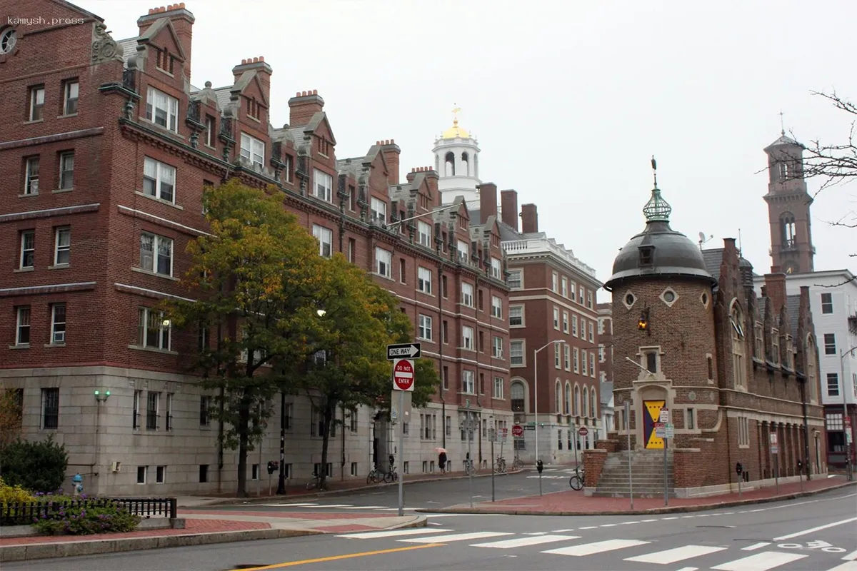 Гарвардский университет больше не может принимать студентов из-за границы