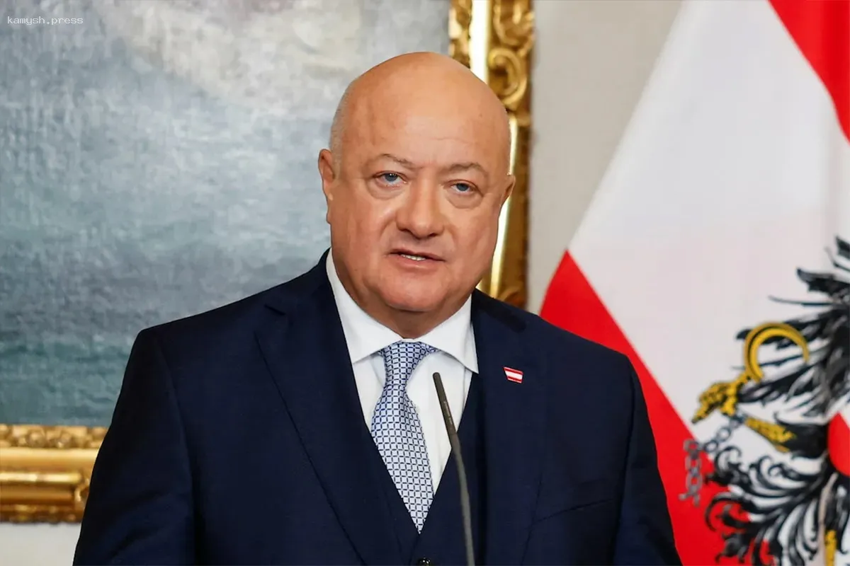 Канцлер Австрии призывает обновить правила предоставления убежища в ЕС