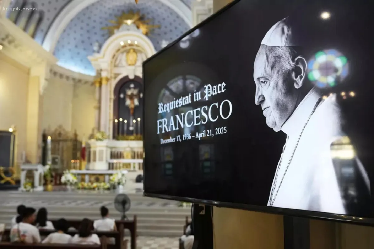 В Новосибирском католическом соборе прошла служба в честь Папы Римского