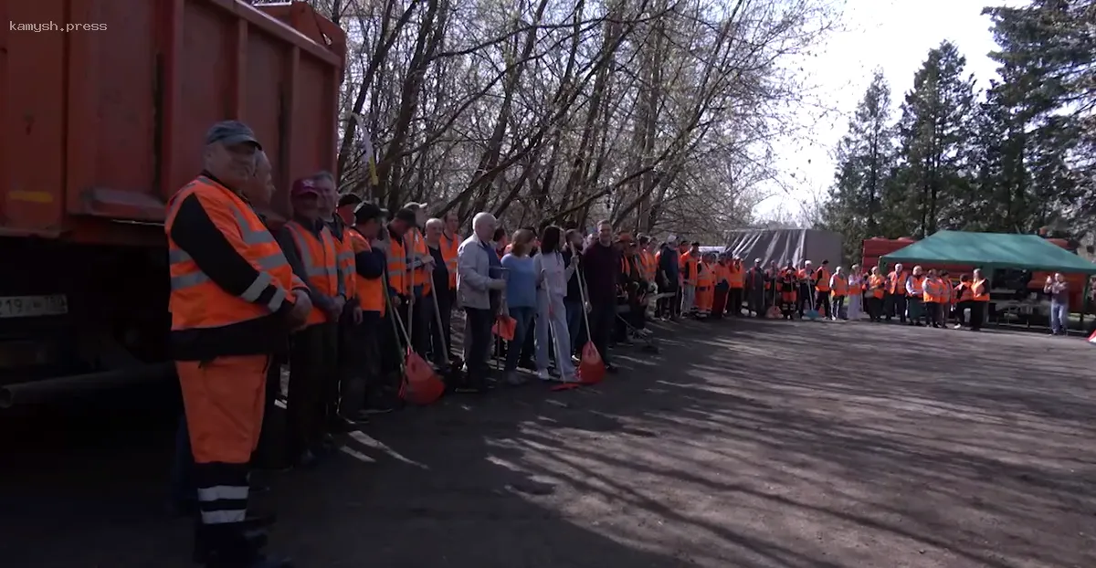 В Пушкинском округе проходят регулярные субботники по уборке территории