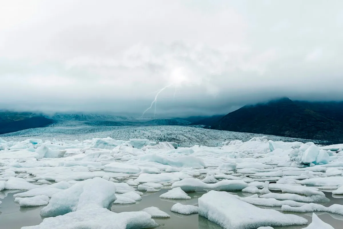 Весенний ледоход на Оби в 2025 году движется к Югре с ускорением