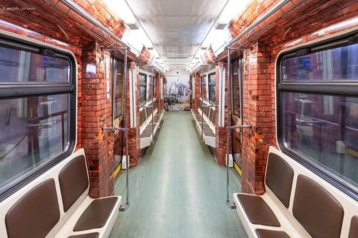 В преддверии юбилея Победы в московском метро начал курсировать поезд «Подвиг народа»