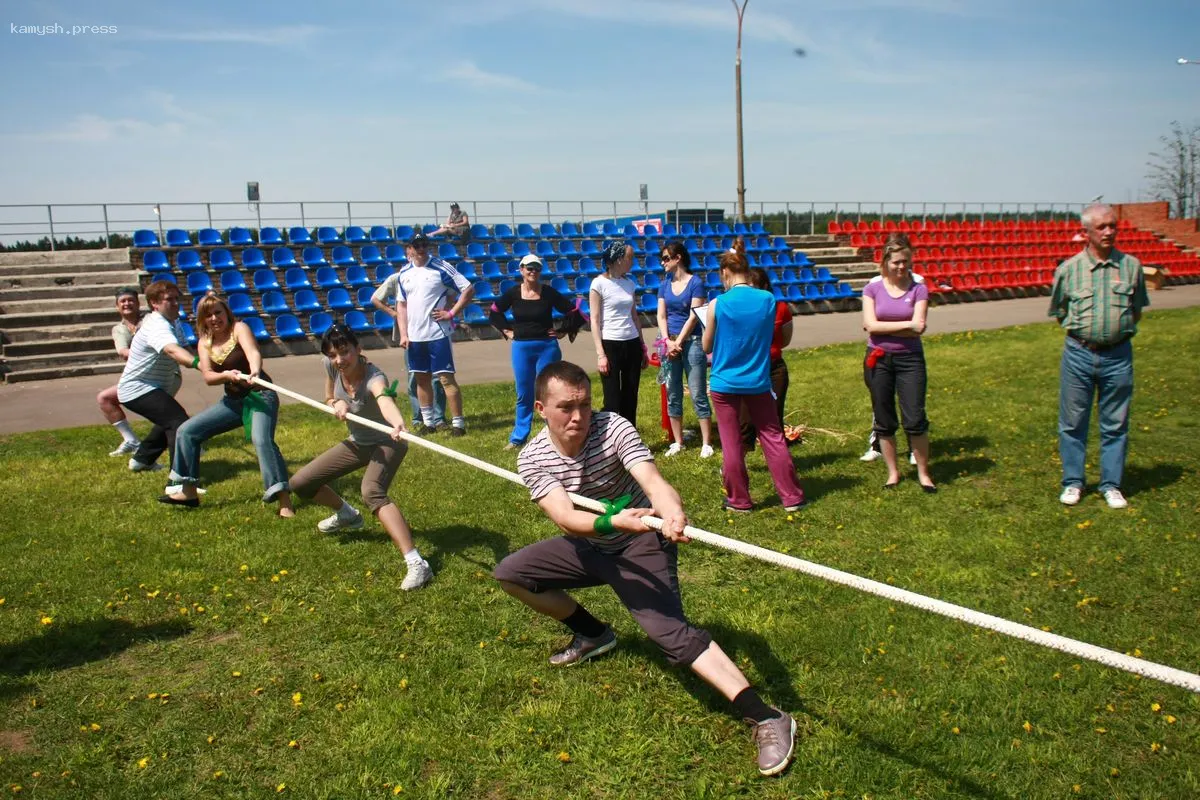Ученики школы обыграли полицейских в спортивной эстафете в Биробиджане