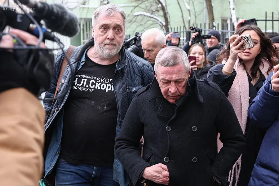 Ефремова не узнали даже фанаты. Подробности первых дней актера на воле