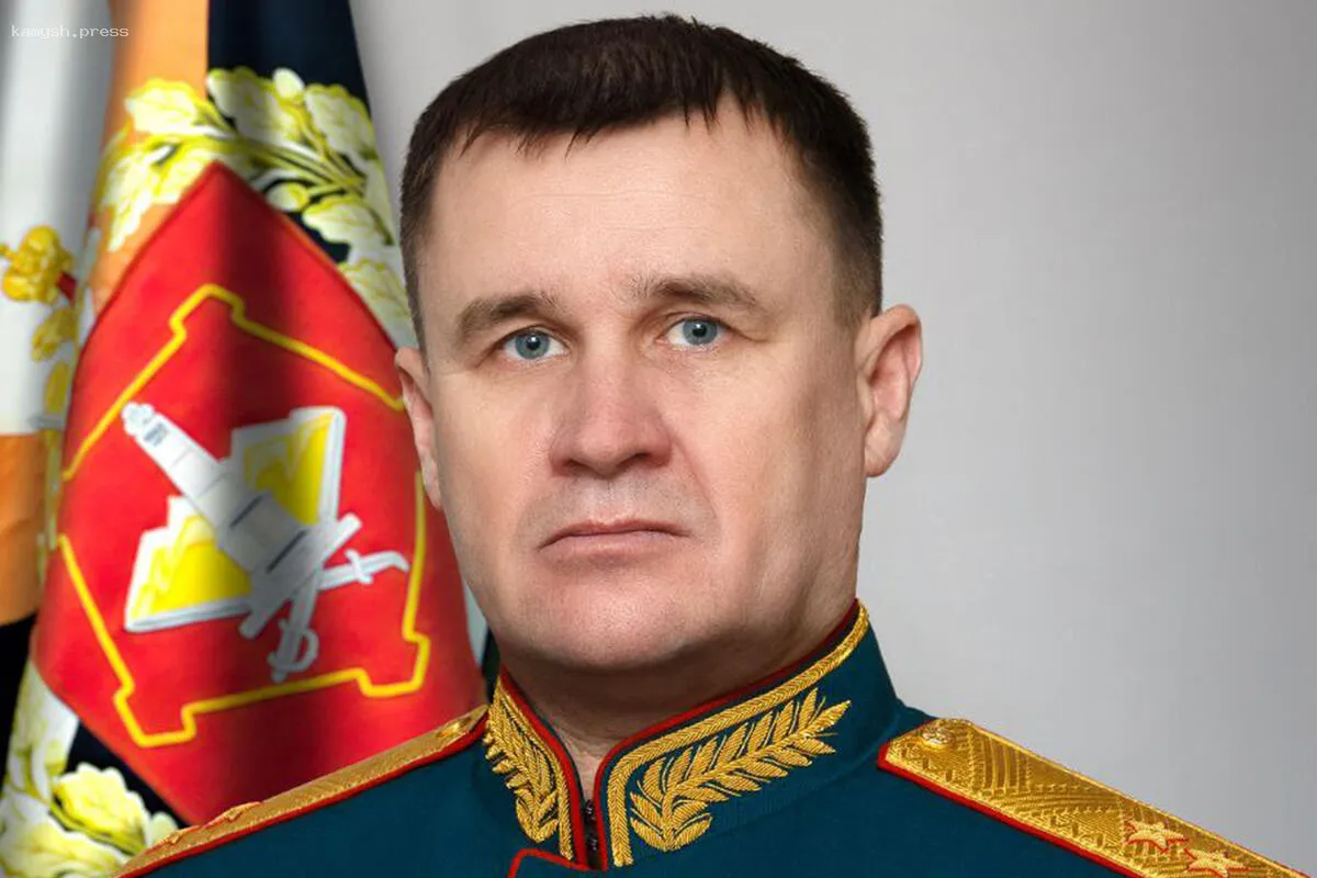 Белоусов передал штандарт новому главкома Сухопутных войск Мордвичеву