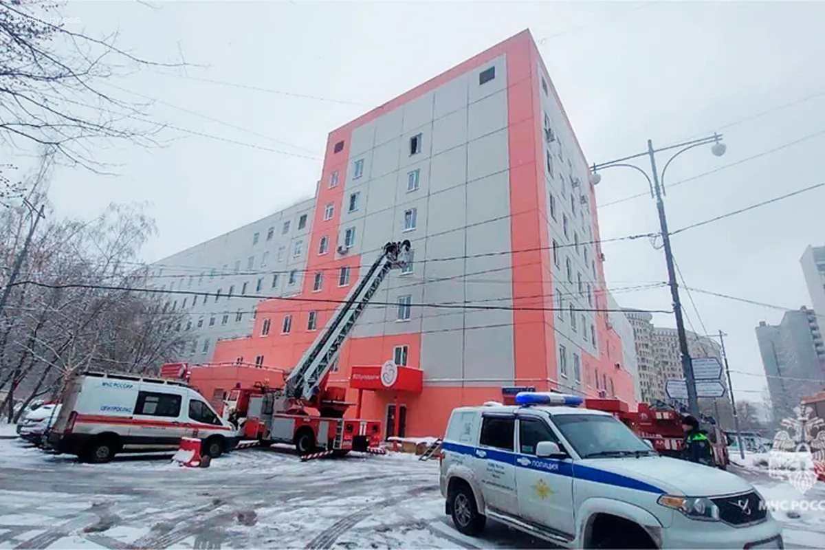 МЧС сообщает о ликвидации пожара в родильном доме на Госпитальной площади в Москве