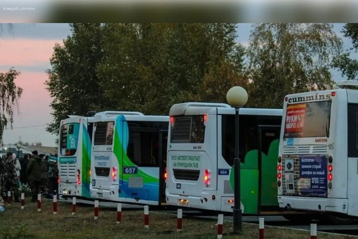 В Омске отменены два дачных автобусных маршрута