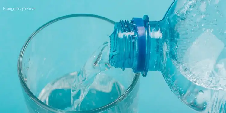 Невидима загроза: які небезпечні наслідки для здоров'я несе часте вживання бутильованої води