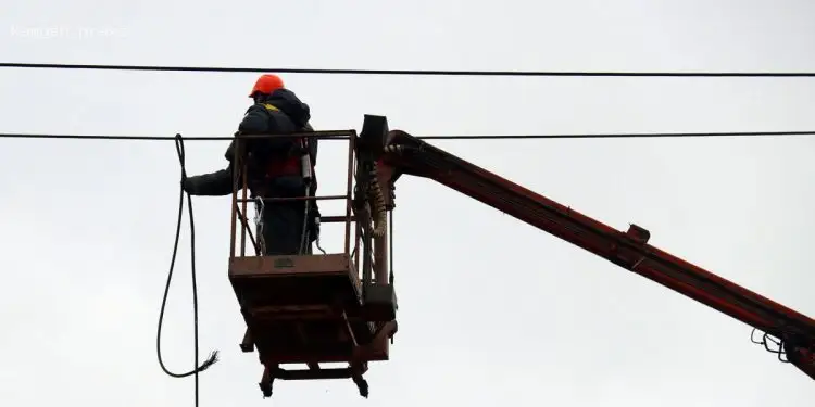 На Одещині через бурю без електрики залишилися тисячі людей