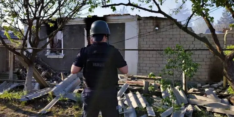 ГСЧС продемонстрировала последствия вечернего удара «Шахедами» по Харькову (ВИДЕО)