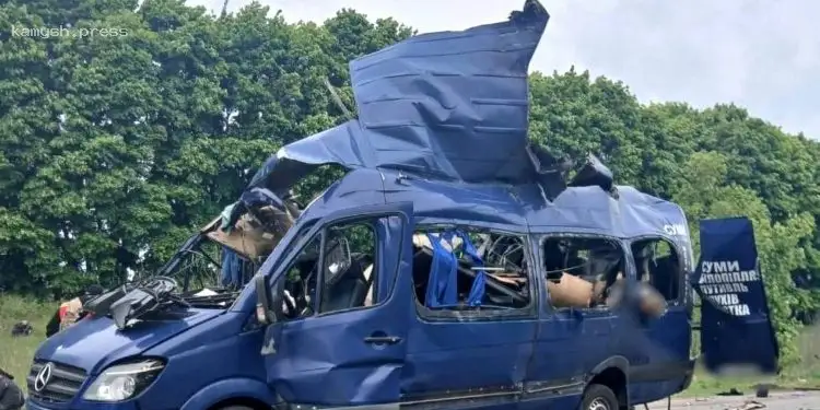 Российские войска атаковали пассажирский автобус в Сумской области, есть погибшие — Нацполиция (ФОТО и ВИДЕО)